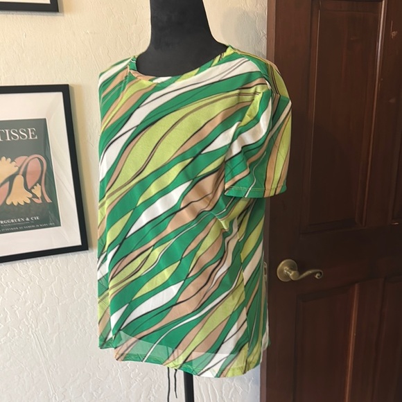 Bar III Green Asymmetrical Relaxed Blouse NWOT - Picture 2 of 6